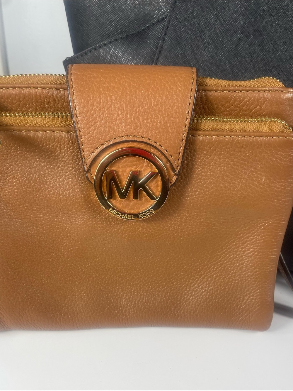 $25 LOW START ๐จ Michael Kors 2pc. Bundle- Jet Set/Fulton - Picture 11 of 16